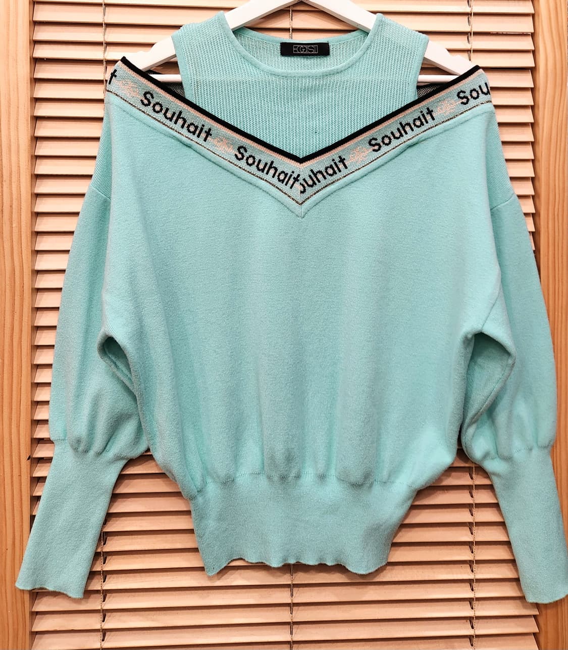 (새상품)에고이스트 레터링포인트 오프숄더 니트 상품이미지1