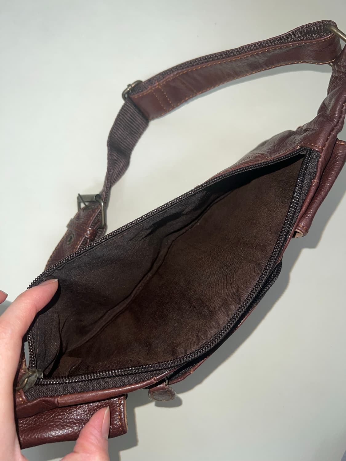 vintage leather sling bag 상품이미지4