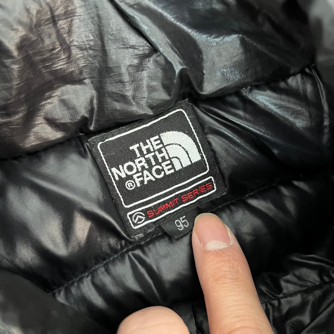 노스페이스 써밋 시리즈 경량 다운 자켓 유광 블랙 상품이미지6