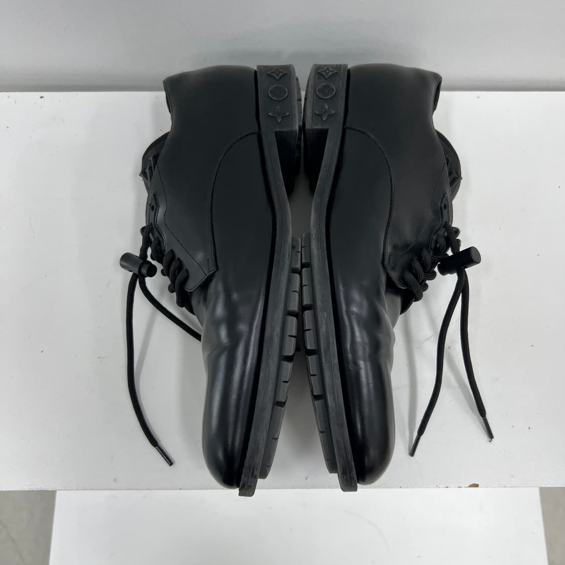 루이비통 LV 로고 레이스업 더비 슈즈 상품이미지7