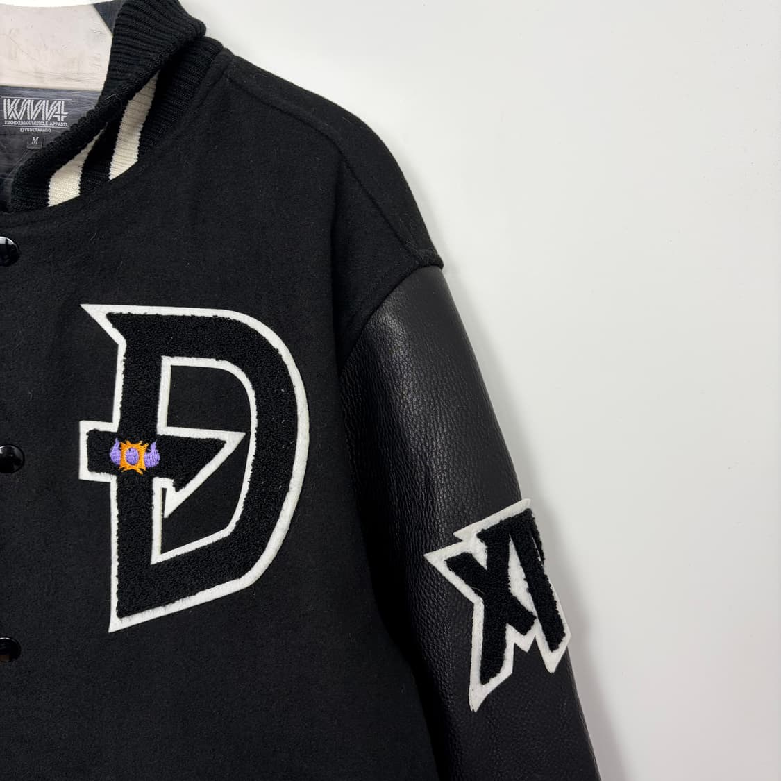 근육맨 작가 일러스트 가죽 바시티 자켓 상품이미지4