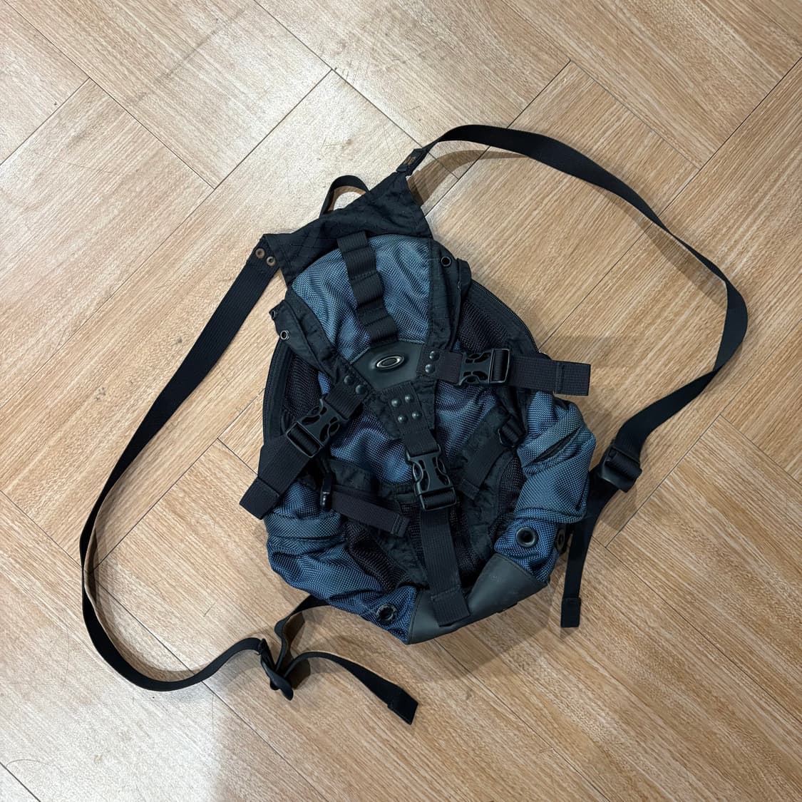 오클리 스몰 아이콘 백팩 상품이미지3