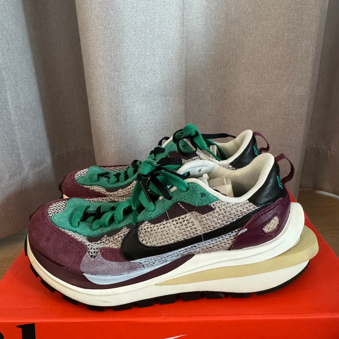 나이키 사카이 베이퍼와플 버건디 255사이즈 판매 상품이미지1