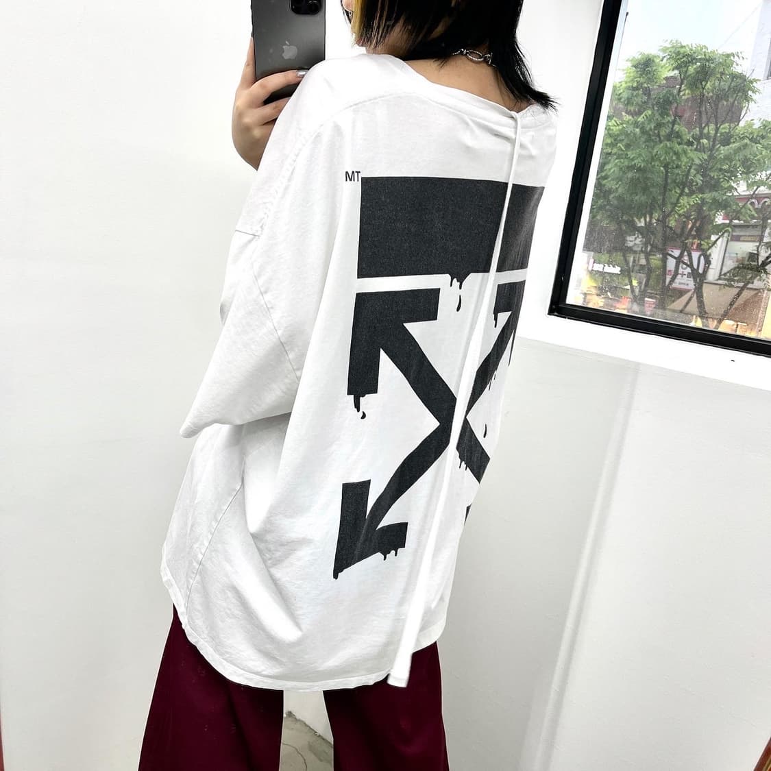 오프화이트 19SS 바트심슨 피스 로고 화이트 티셔츠 상품이미지1
