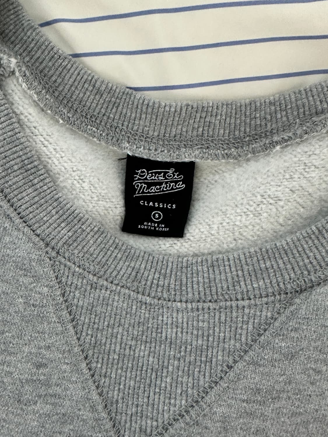 데우스 엑스 마키나 맨투맨 상품이미지2