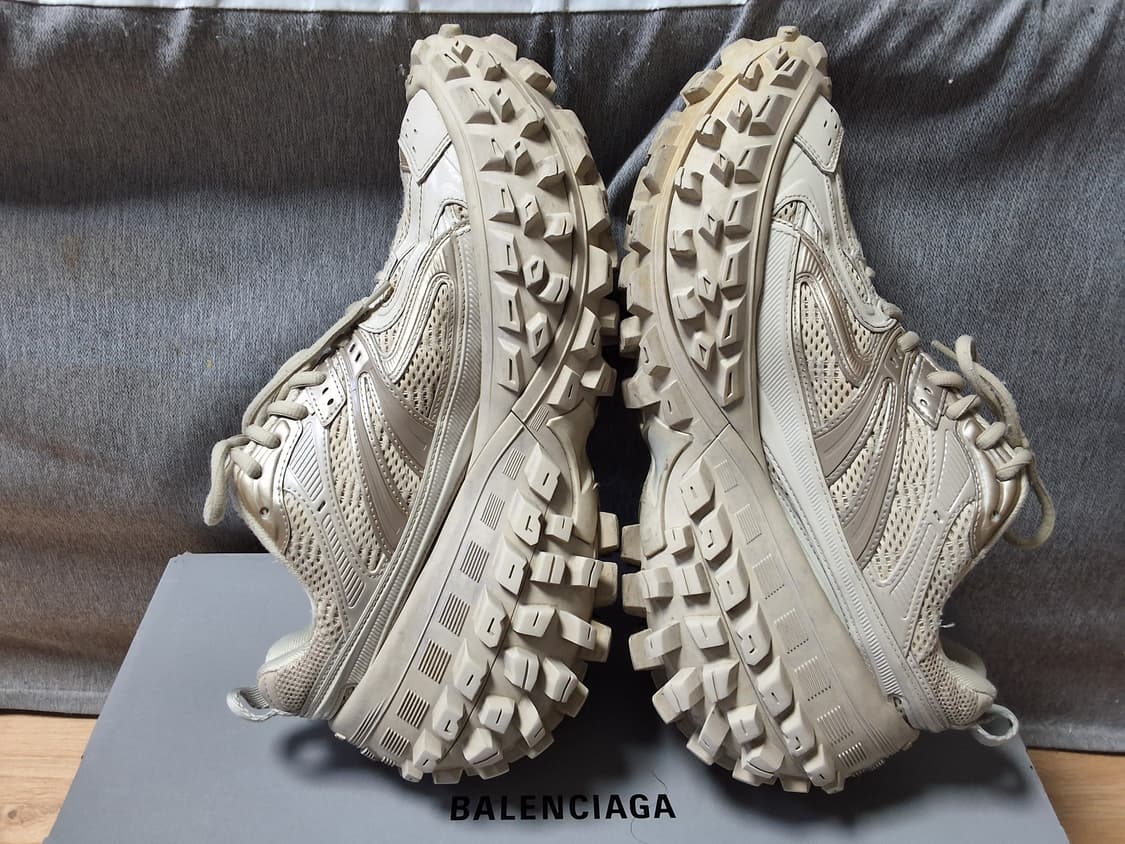 발렌시아가 디펜더 스니커즈 42 상품이미지7