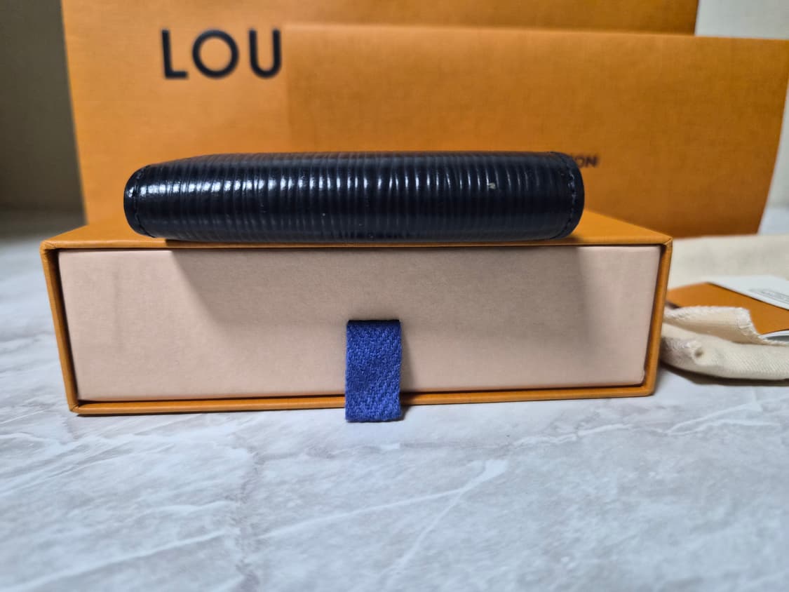 루이비통   멀티플 월릿  에피 레더 반지갑 상품이미지5