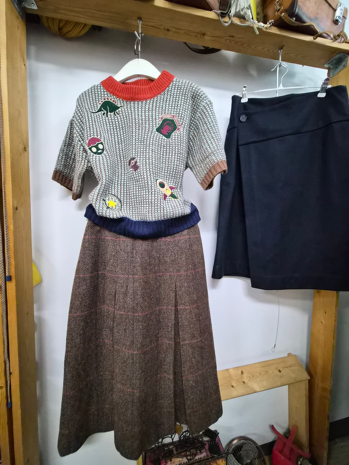 앤아더스토리즈 자수울니트. 도쿄컬렉션 순모스커트 상품이미지1