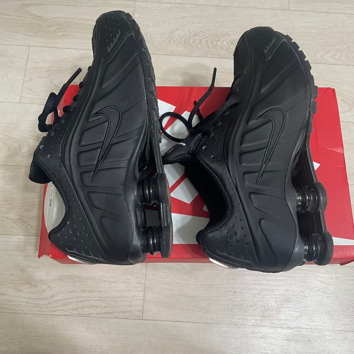 나이키 샥스 R4 블랙 240 상품이미지3