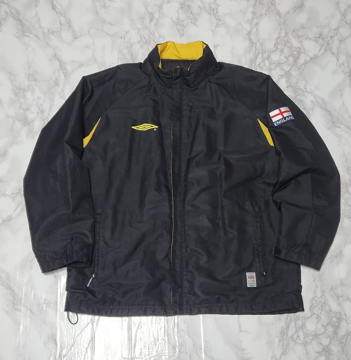 엄브로 잉글랜드 00s 바람막이 검노 자켓
 상품이미지2