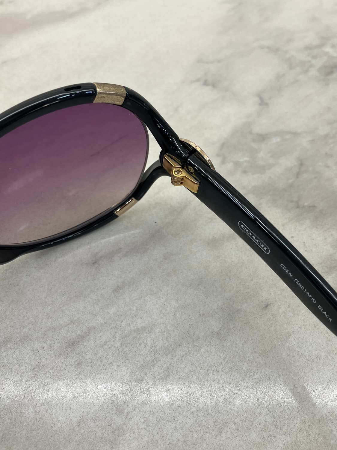 코치 COACH 퍼플 틴트 오벌 선글라스(36g) 상품이미지3