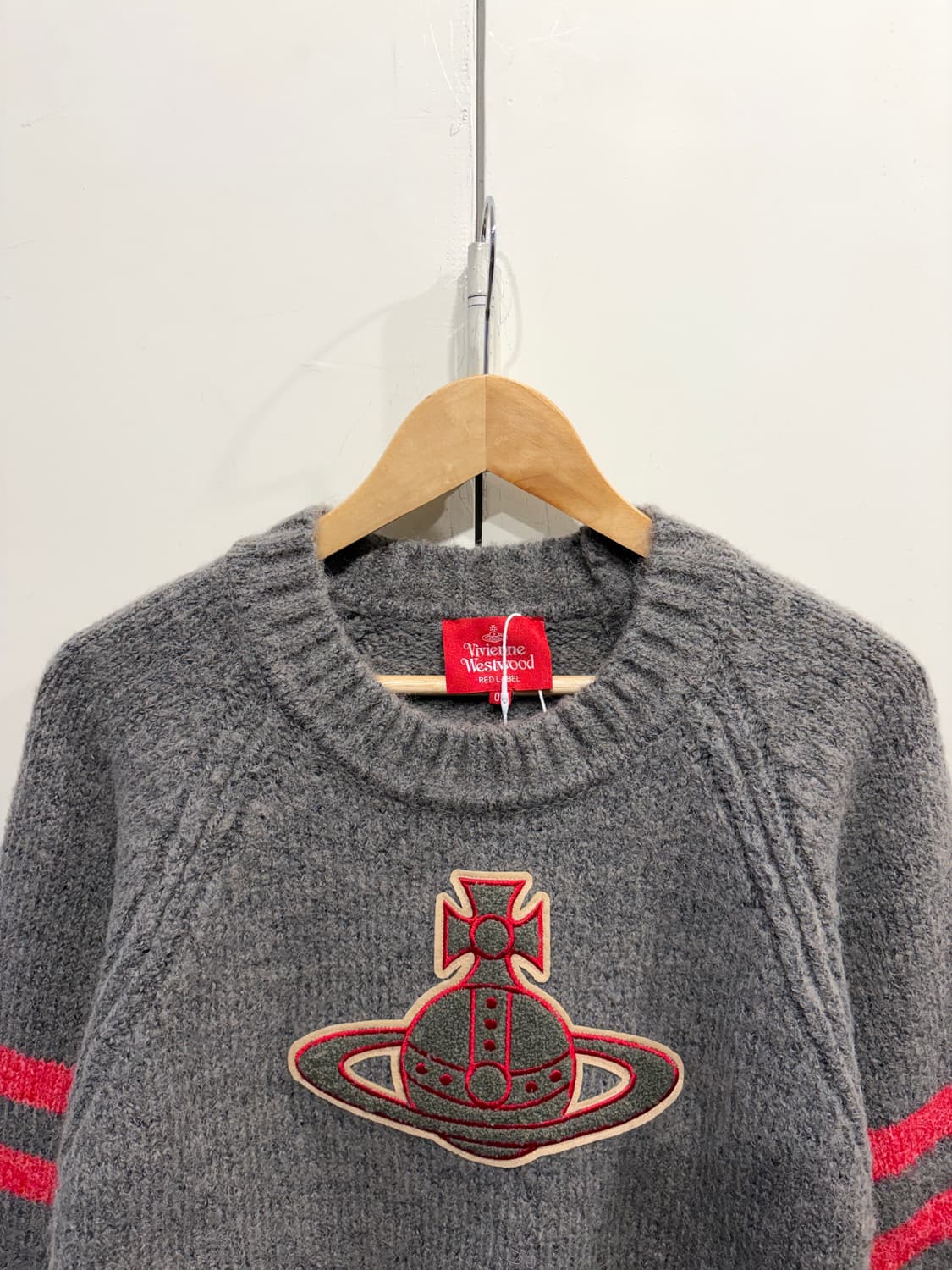 비비안웨스트우드 레드라벨 자수 패치 니트 스웨터 상품이미지3