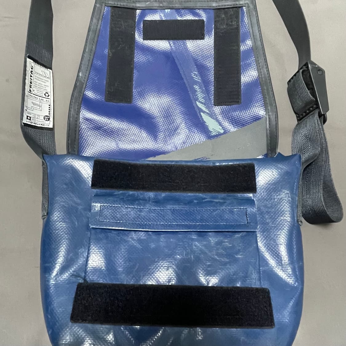 프라이탁 라씨(파/흰) 상품이미지3