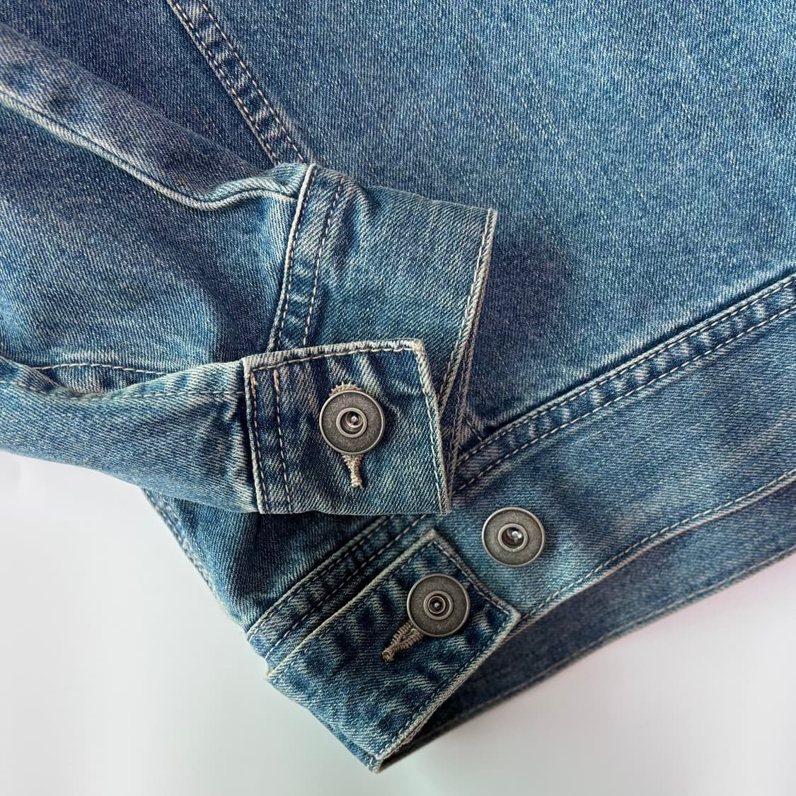 빈티지 워싱 미드 블루 데님 트러커 자켓 상품이미지4