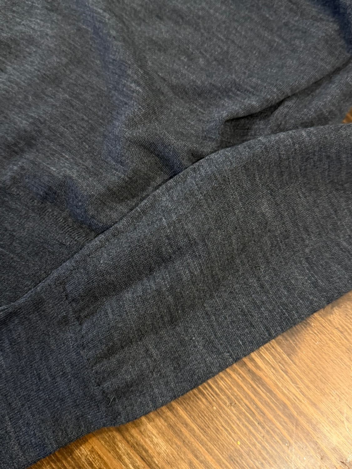 존스메들리 브이넥 니트 100 상품이미지9