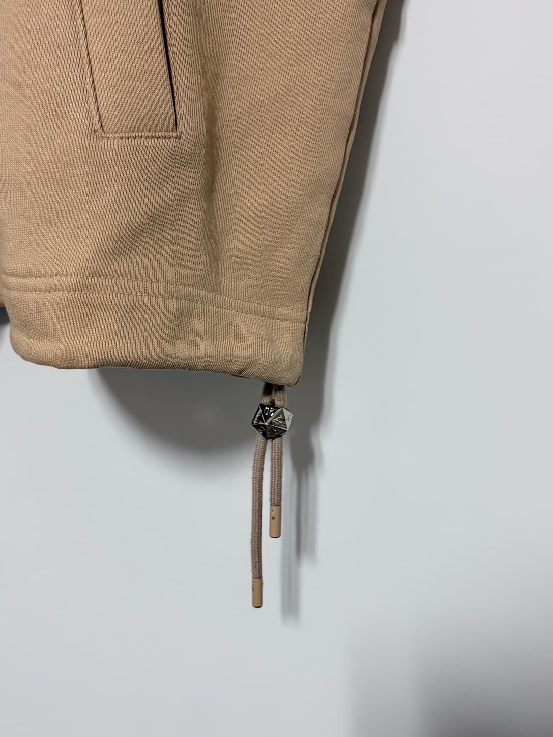 솔리드옴므 22SS 베이지 하프넥 집업 맨투맨  상품이미지4