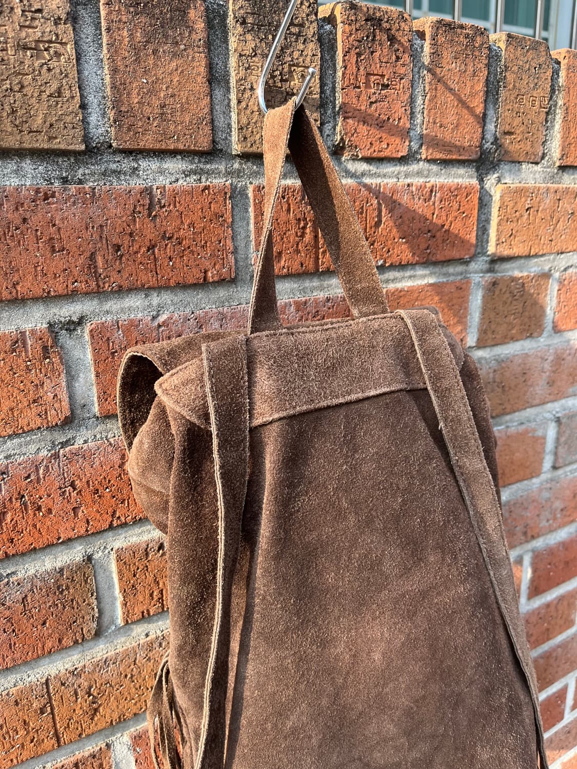 Brandy Melville 리얼레더 프린지 스웨이드 백팩 상품이미지4