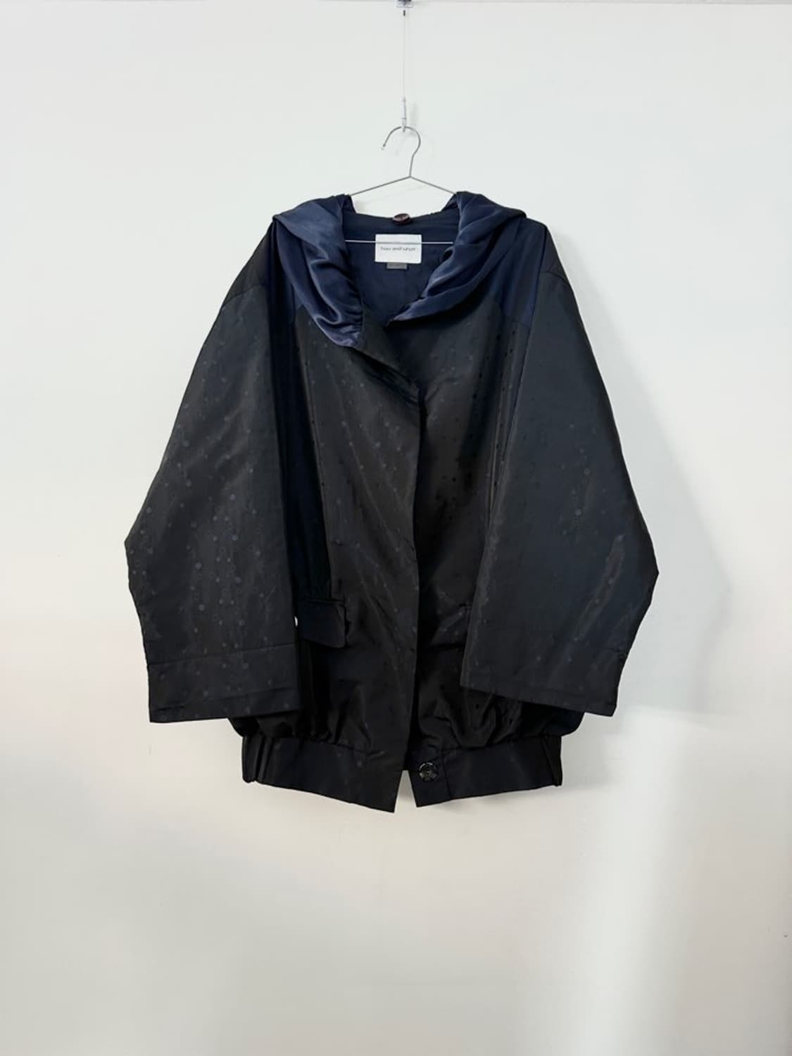 Dot glossy paded jacket / navy 상품이미지1
