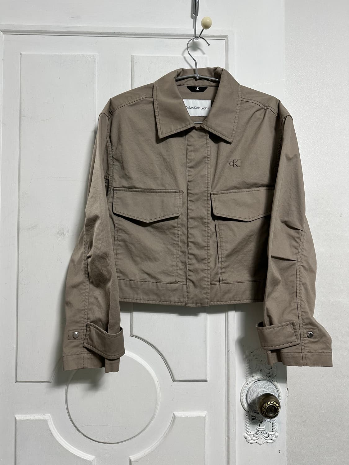 캘빈클라인 라이트웨이 크롭 유틸리티 자켓 상품이미지1