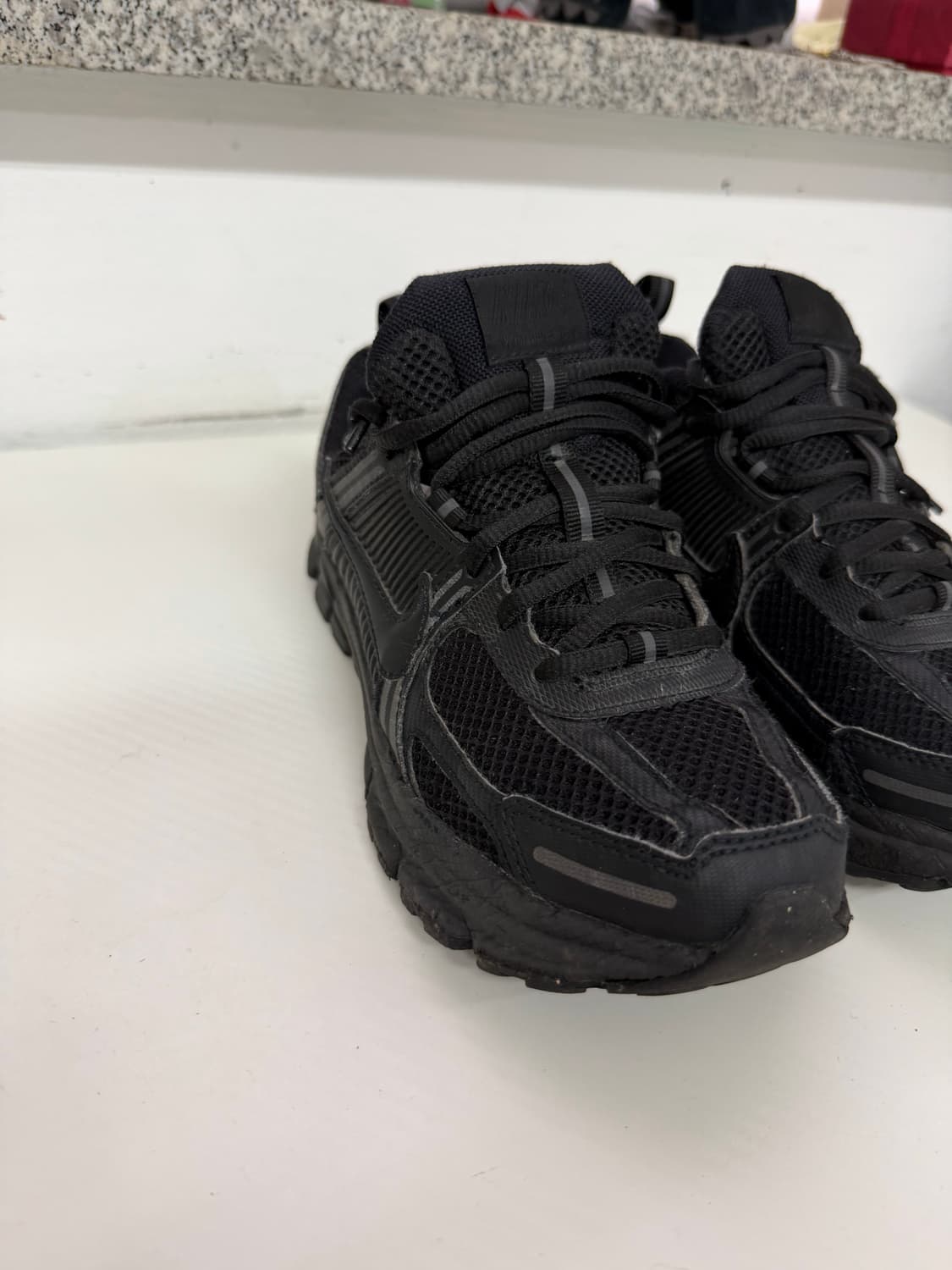 정품) 나이키 여성 줌 보메로5 운동화 235 상품이미지3