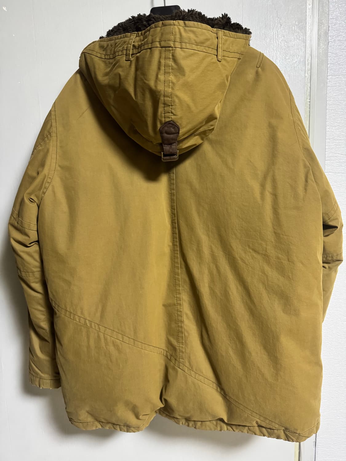 써스데이아일랜드 남성 카키색 덕다운 점퍼 100 상품이미지2