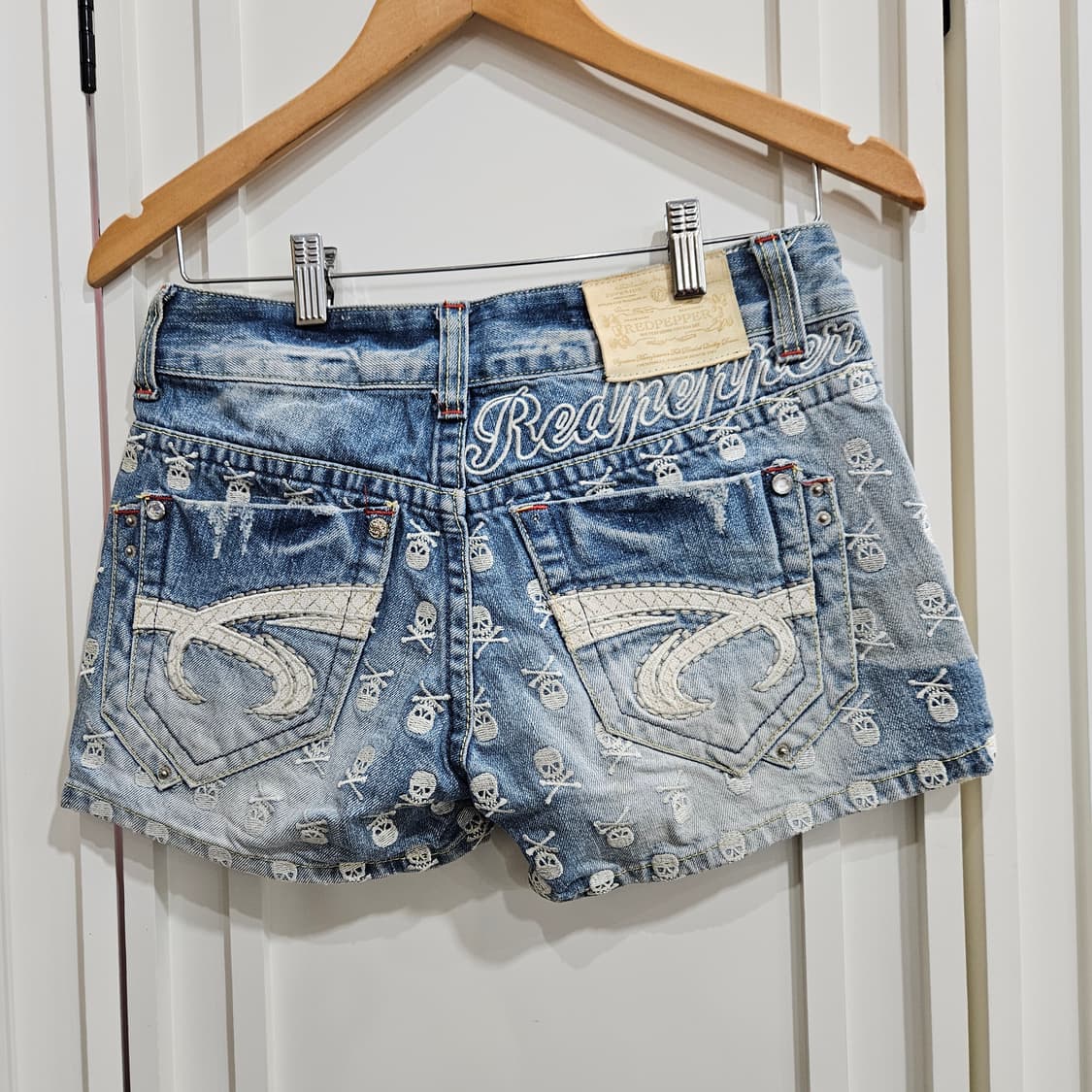 RED PEPPER(레드페퍼) 해골 올자수 데님 숏팬츠 상품이미지4