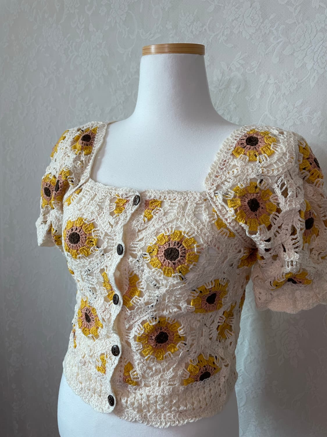 해바라기 크로셰 니트 퍼프 블라우스 / 핸드메이드 무드 상품이미지2