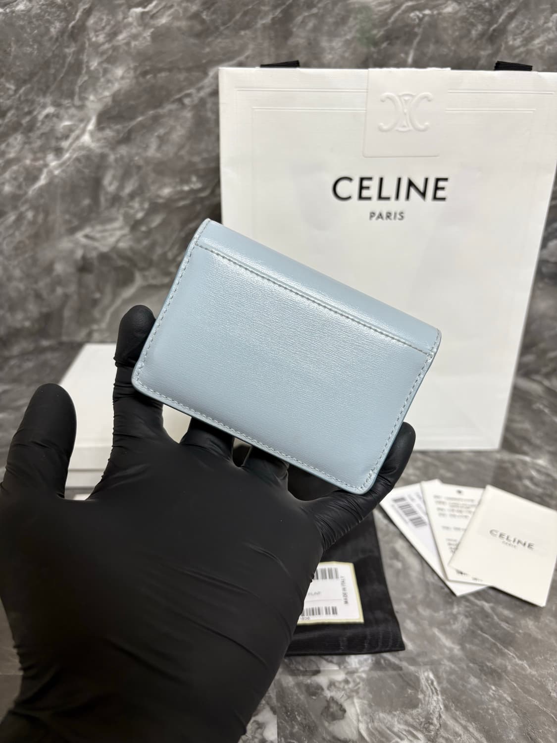 셀린느 트리옹프 샤이니 카프스킨 카드지갑 상품이미지3