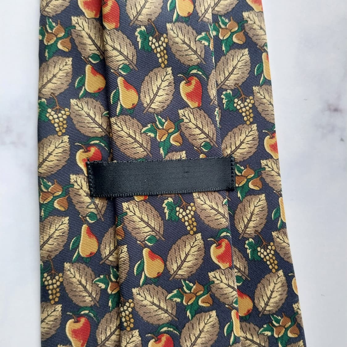 던힐 실크 다크네이비 과일 모티브 넥타이 9.9cm A+등급 K2195 상품이미지7