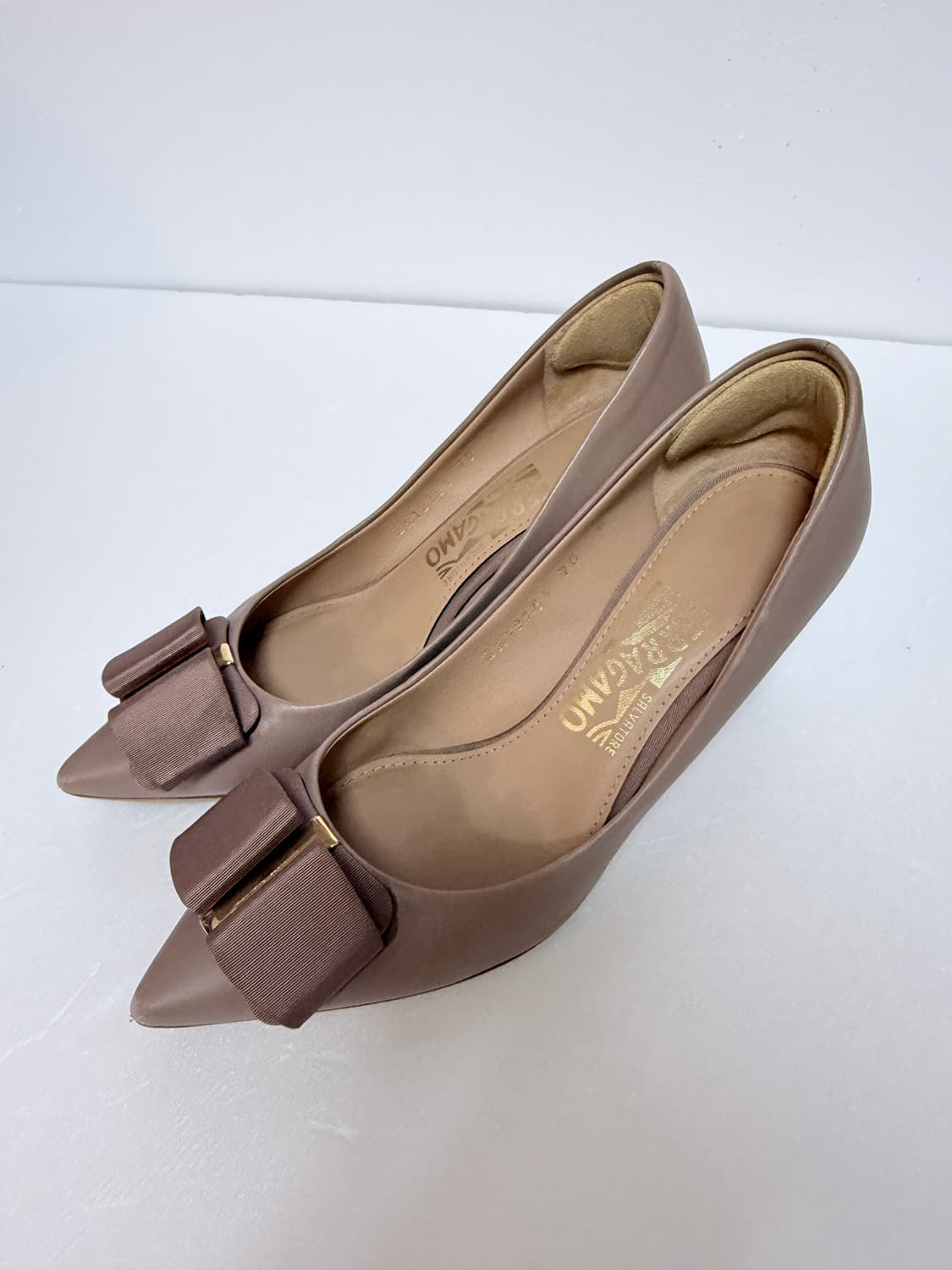 Salvatore Ferragamo 페라가모 바라 리본펌프스 베이지230 상품이미지2