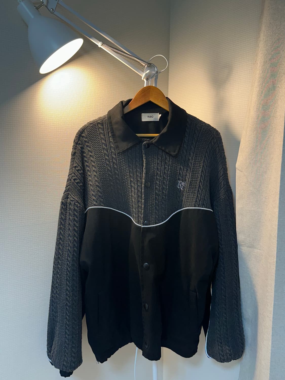 KNIT & SUEDE VARSITY JACKET - BLACK 상품이미지3