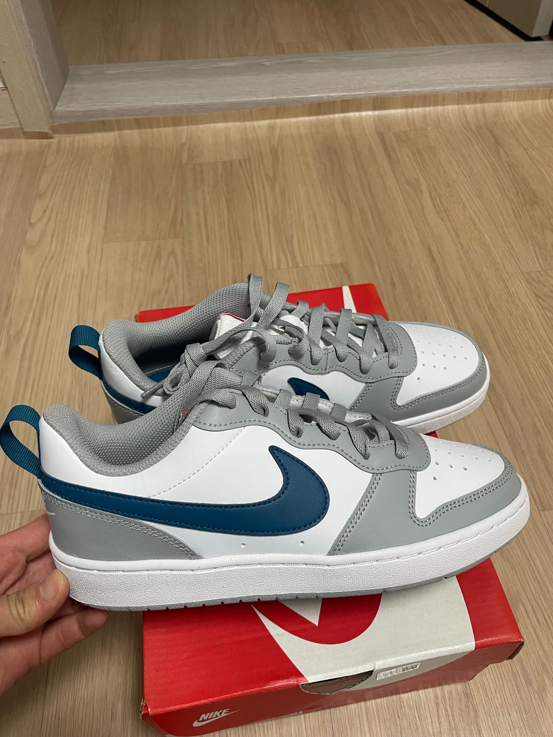 나이키 코트버로우 250사이즈 새상품 상품이미지2