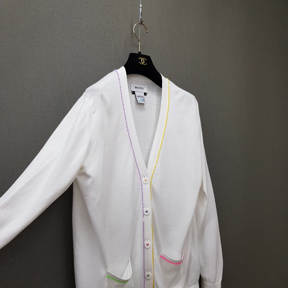 뮤베일 MUVEIL 자수 포인트 V넥 가디건 38사이즈 상품이미지3