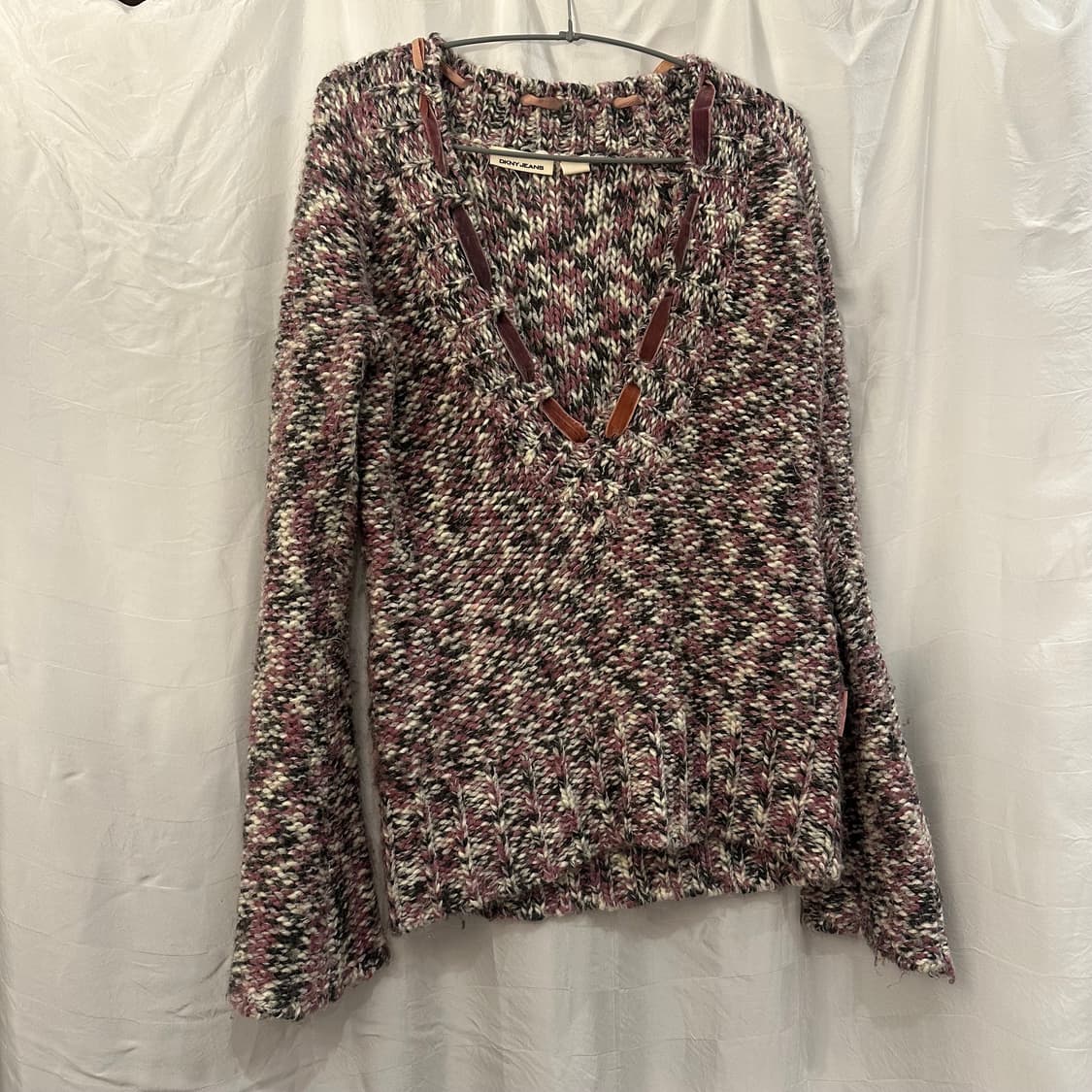 DKNY 도나카란 브이넥 라벤더 니트 상품이미지3