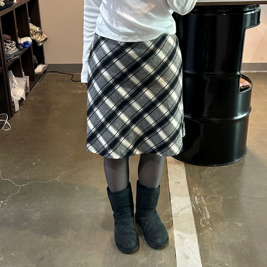 블랙 체크 울 미디 스커트 상품이미지1