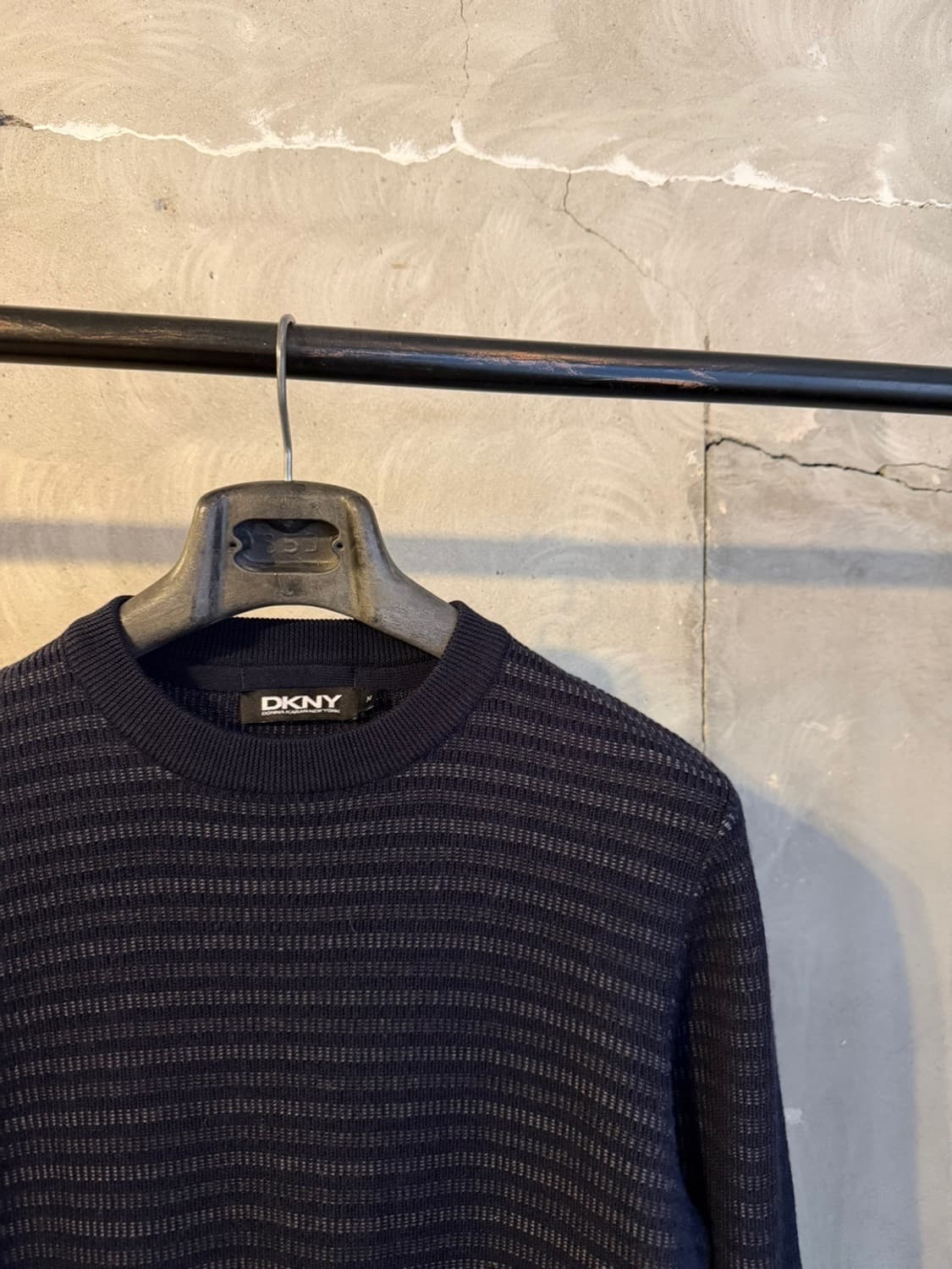 울패브릭 DKNY 니트 100 상품이미지3