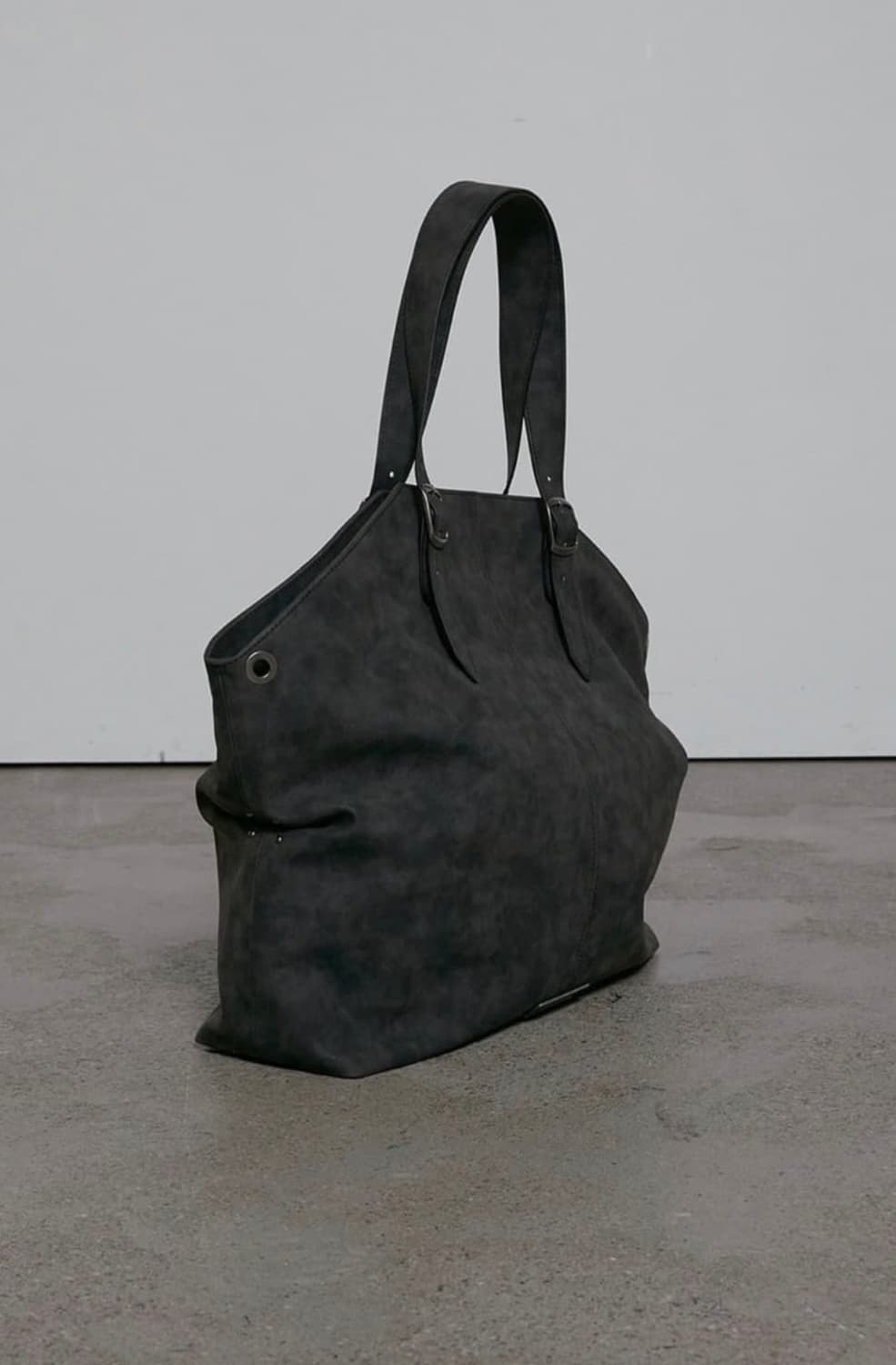 보헤미안서울 벨티드 셔링 레더백 차콜그레이 상품이미지1