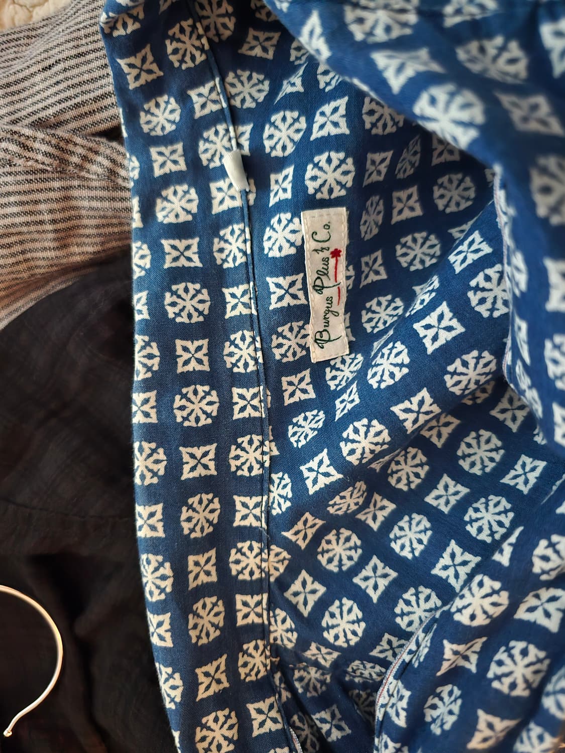 버거스플러스 반팔셔츠입니다. 상품이미지5