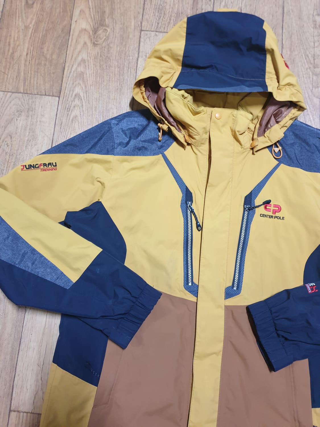 1094 센터폴 아웃도어 바람막이 100 사이즈입니다 상품이미지4