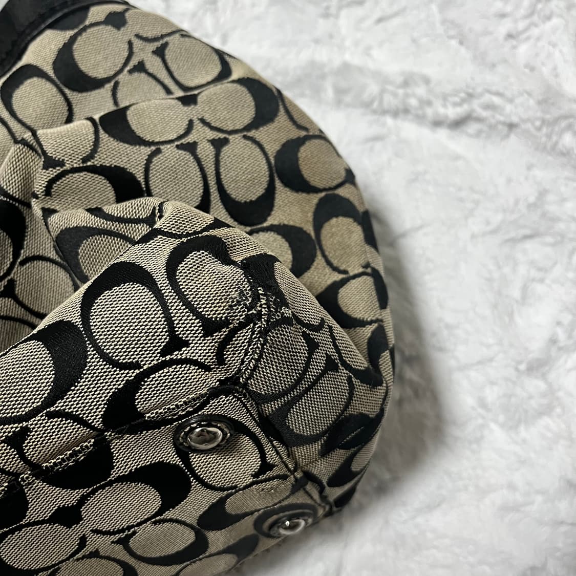 Coach 코치 시그니처 버클 숄더백 그레이베이지 블랙 오네갸루 상품이미지9