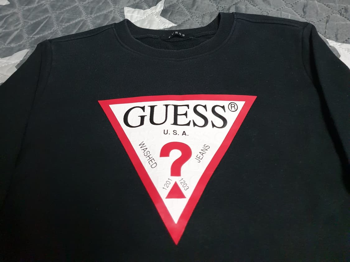 게스 엠보싱 삼각로고 맨투맨 블랙 (S) 상품이미지2