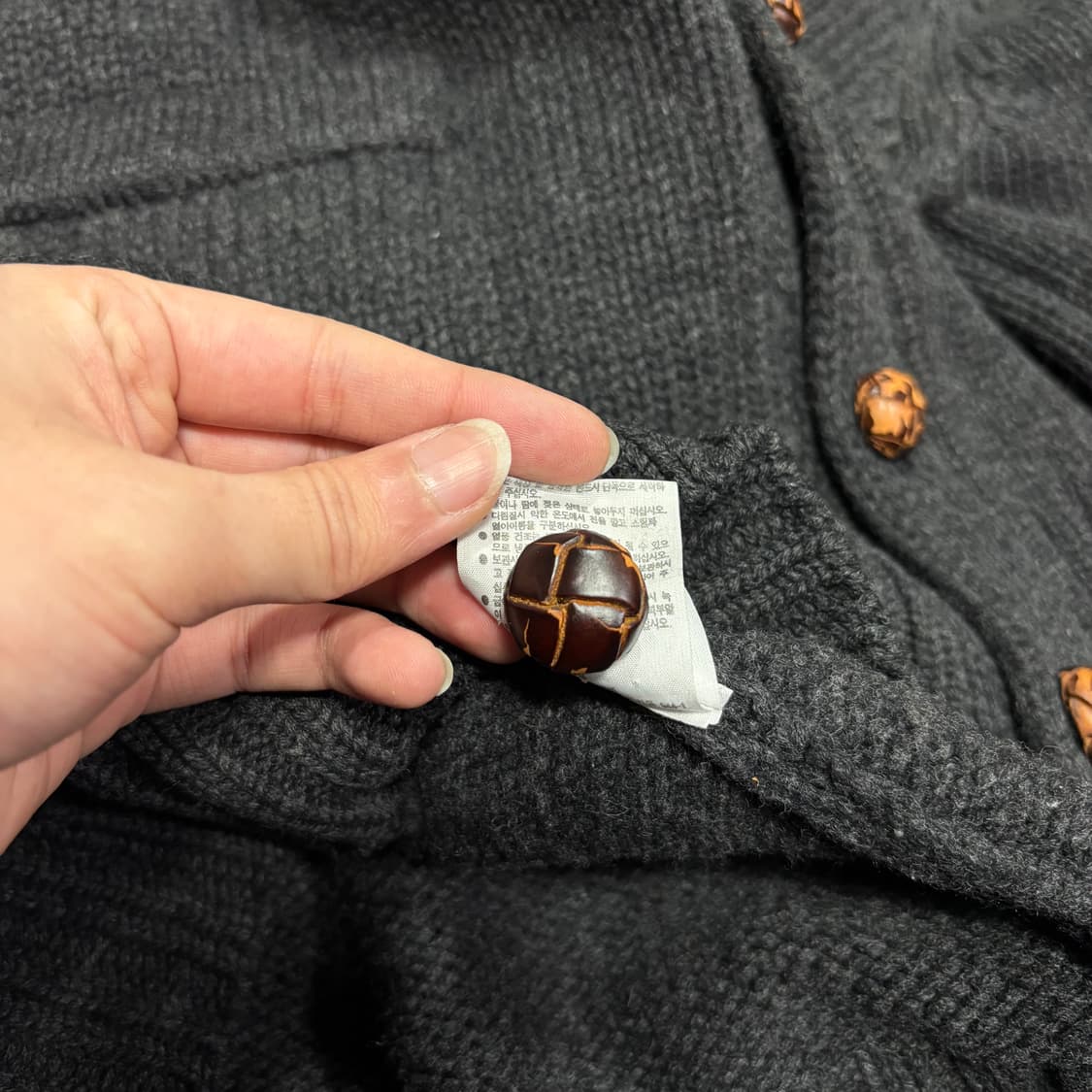 L 라코스테 차콜 엘보우패치 울 숄카라 가디건 상품이미지6