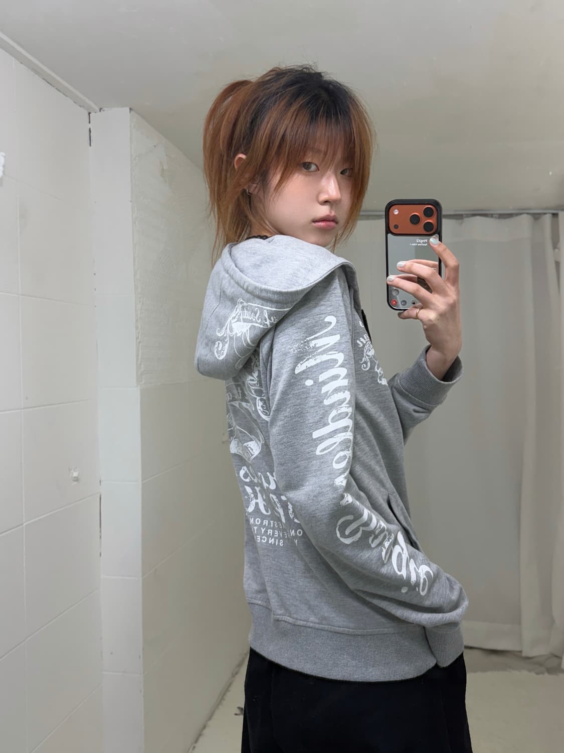 인더애틱 그레이 펑크 프린팅 후드집업 상품이미지3