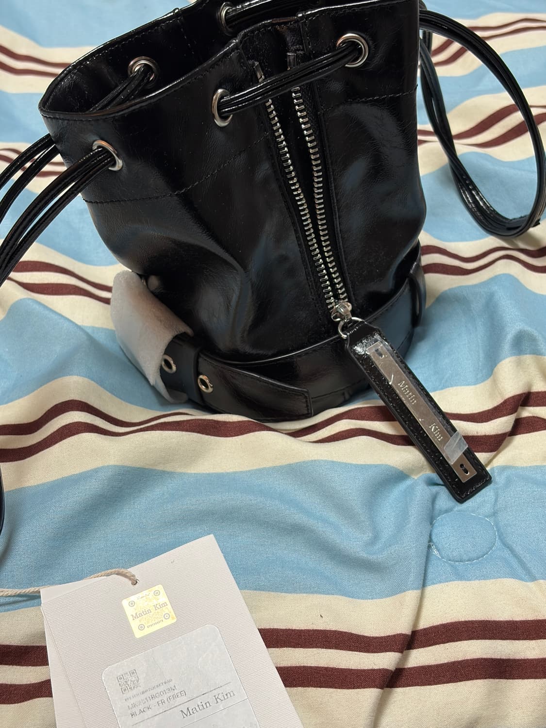 마뗑킴 벨티드 미니 버킷백 -블랙 상품이미지3