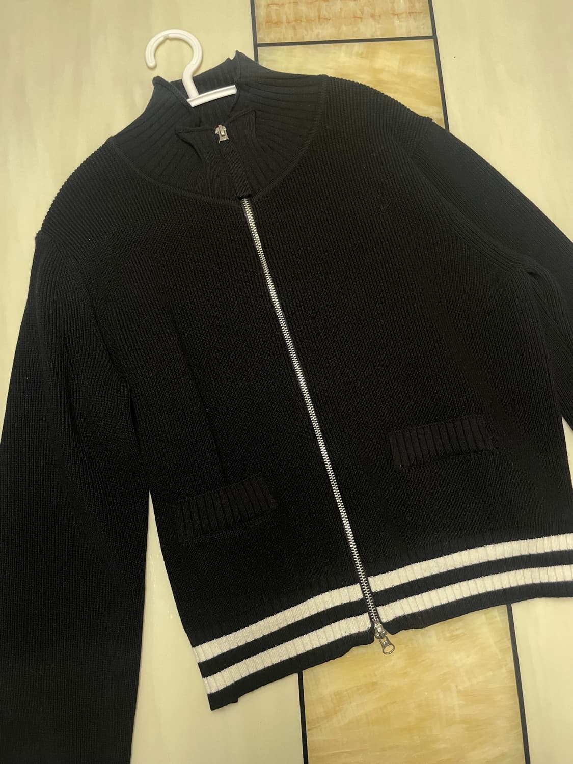 마뗑킴 스펠 포인트 스트라이프 가디건 m 상품이미지2