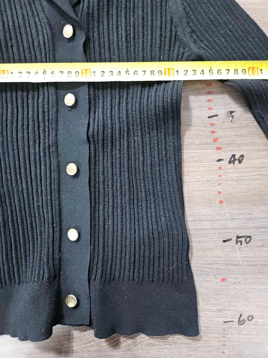 ZOOC 블랙 골드버튼 니트 가디건 상품이미지5