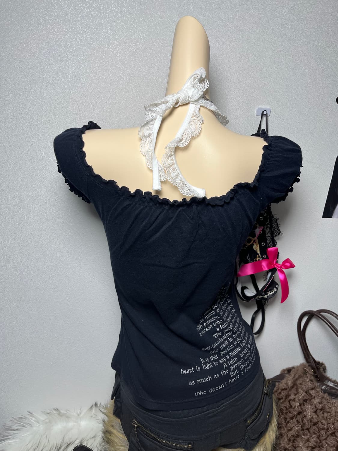 SKY BOMBER 글리터 레터링 나시 오프숄더 상품이미지2