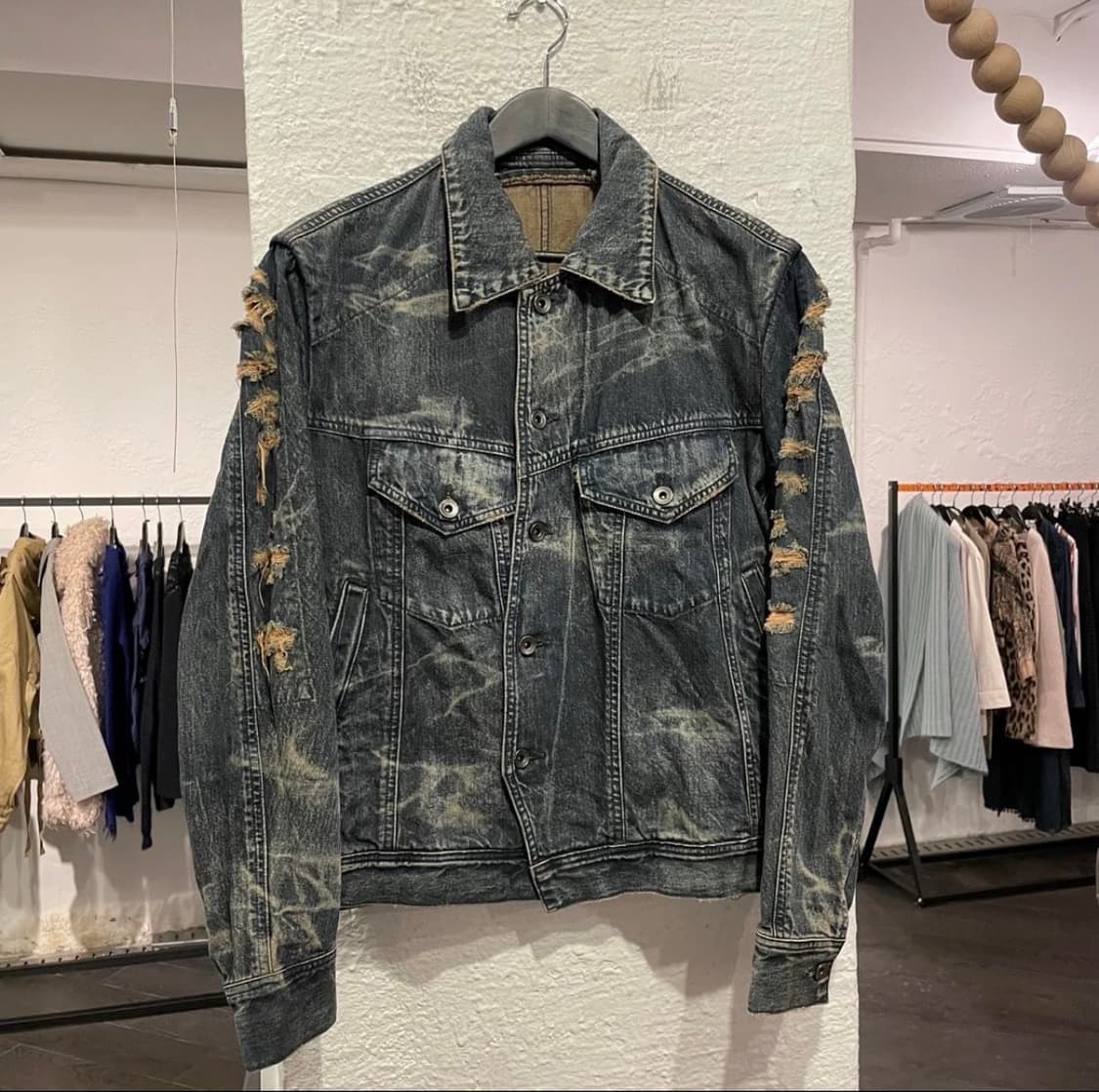 율리우스 디스트레스드 비대칭 데님자켓 상품이미지2