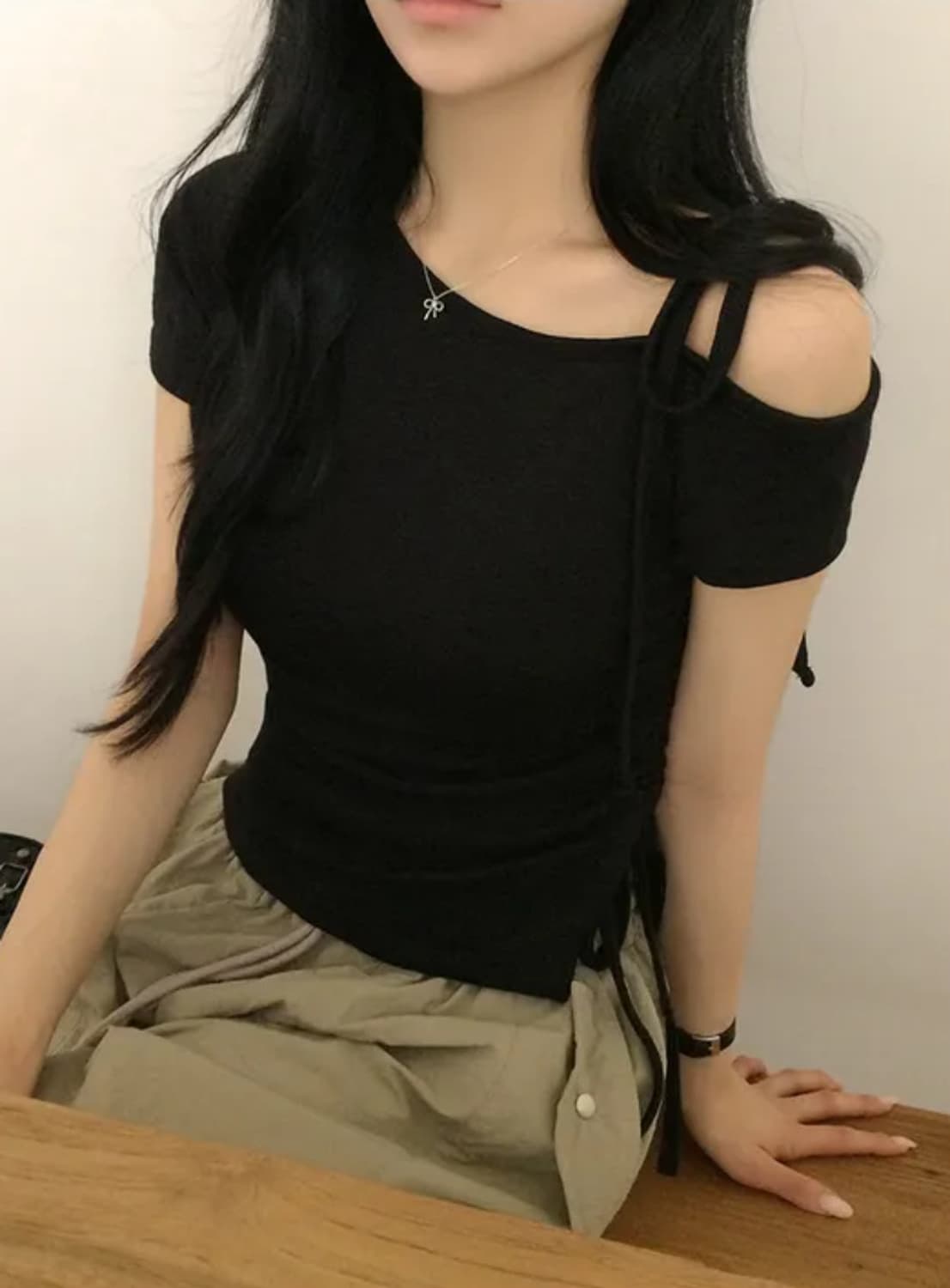 에이블리 반팔 언발 오프숄더 검정 상품이미지1