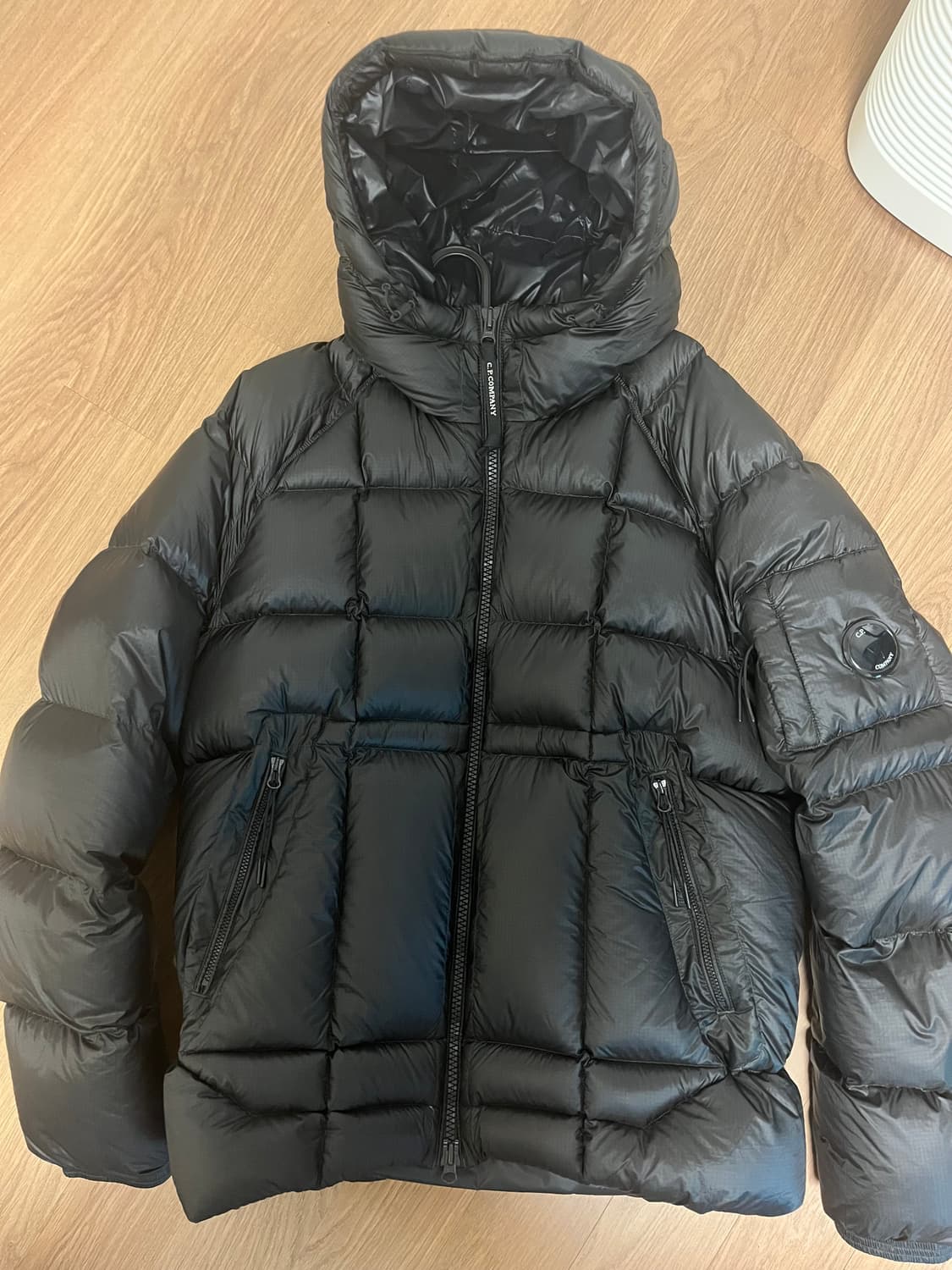 CP컴퍼니 DD쉘 패딩 팝니다 상품이미지1